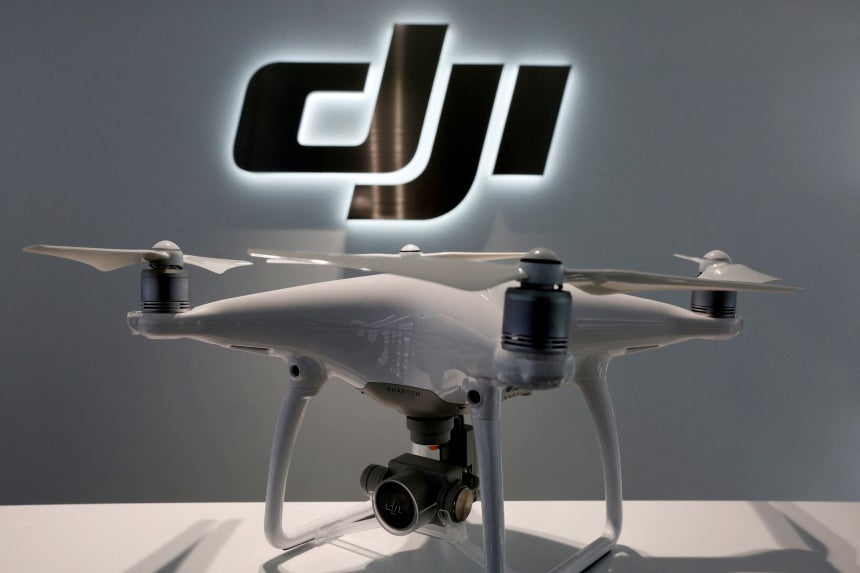DJI 홍콩 플래그십스토어에 드론 제품이 전시돼 있다./로이터연합뉴스