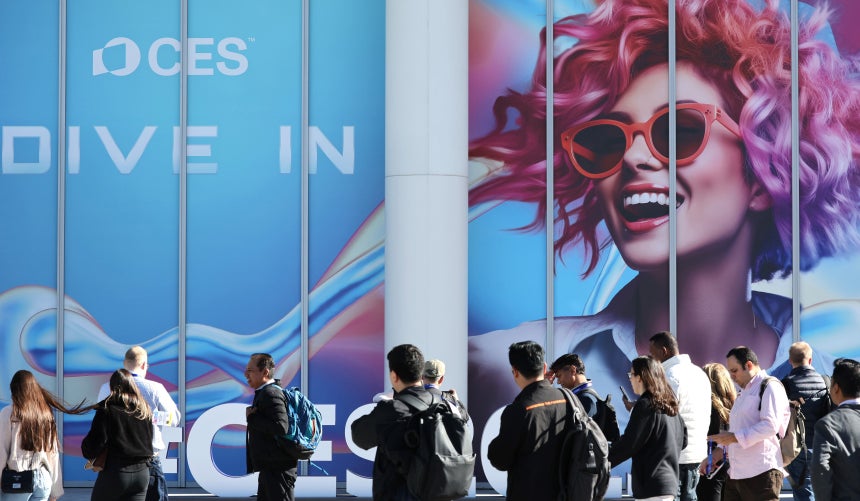 세계 최대 IT(정보기술)·가전 전시회 'CES 2025' 폐막을 하루 앞둔 9일(현지시간) 미국 네바다주 라스베이거스 컨벤션센터(LVCC)에서 관람객들이 전시장을 오가고 있다./뉴스1