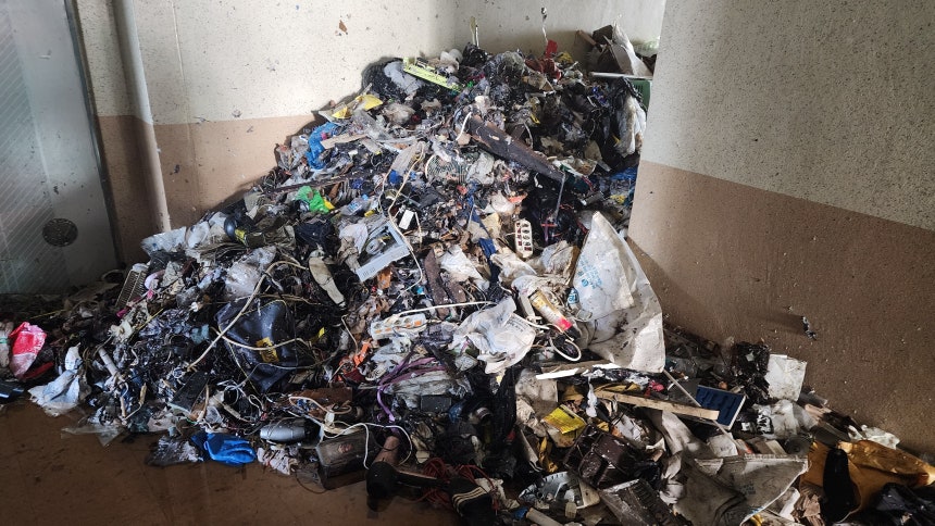 45만원으로 홀로 살던 참전용사… 쓰레기 집 화재로 안타까운 죽음