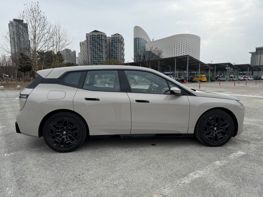 BMW 순수 전기 준대형 SUV‘뉴 iX./이윤정 기자