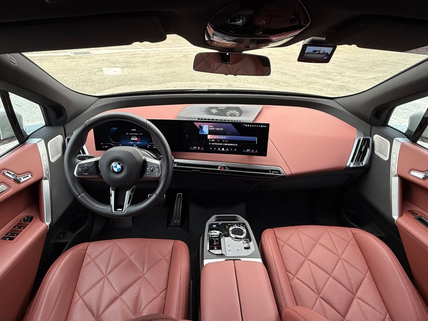 BMW 순수 전기 준대형 SUV‘뉴 iX’내부./이윤정 기자