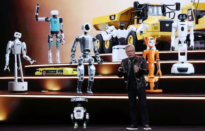 젠슨 황 엔비디아 최고경영자(CEO)가 5일(현지시간) 미국 라스베이거스 퐁텐블로 호텔에서 열린 CES 2026 라이브에서 로봇과 함께 기조연설을 하고 있다./뉴스1