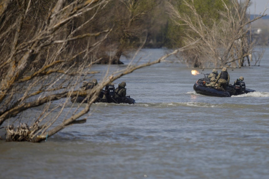 루마니아 툴체아 마흐무디아에서 열린 나토 해상방어훈련에 참가한 미군들./연합뉴스