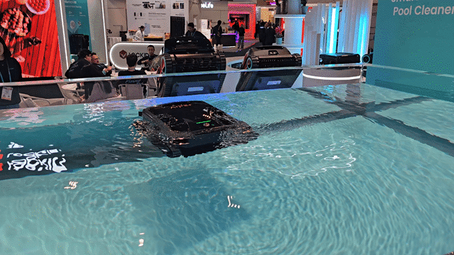 미국 아이퍼가 세계 최대 IT 전시회‘CES 2026’에서 공개한 AI 기반의 수영장 청소 로봇./라스베이거스=정두용 기자