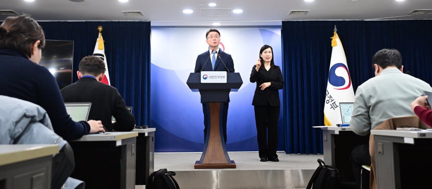 류제명 과학기술정보통신부 2차관이 15일 서울 종로구 정부서울청사에서 독자 AI 파운데이션 모델 프로젝트 1차 단계 평가 결과를 브리핑하고 있다./뉴스1