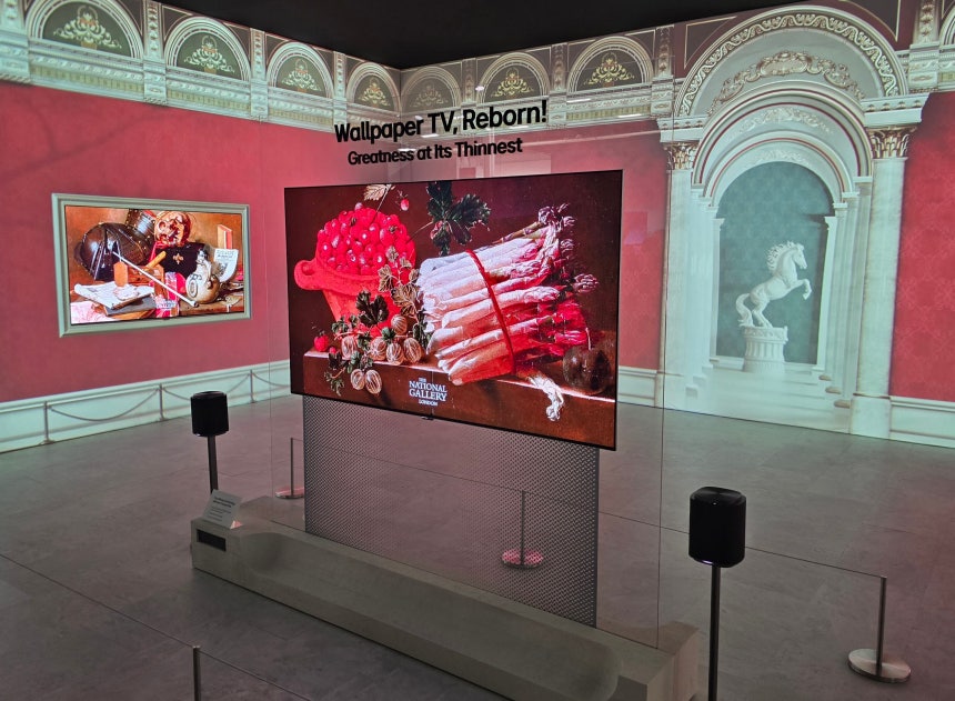 LG전자는 지난 6일(현지시각) 미국 라스베이거스에서 열린 세계 최대 IT·가전 전시회‘CES 2026’에서 9㎜대 두께의‘LG 올레드 에보(evo) W6’를 전시하며‘다시 태어난 월페이퍼 TV’(Wallpap