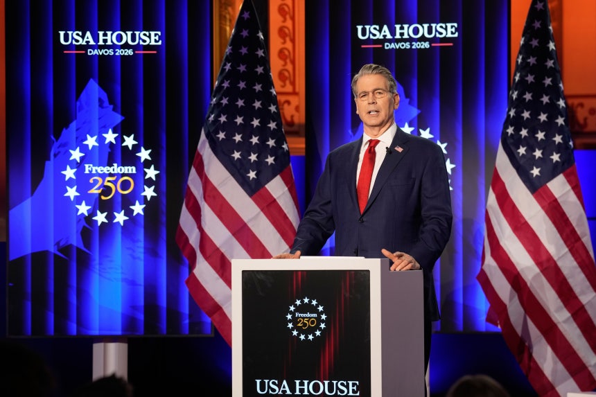 스콧 베센트 미국 재무장관이 20일 스위스 다보스에서 열린 세계경제포럼 연차총회에서 연설하고 있다./연합뉴스