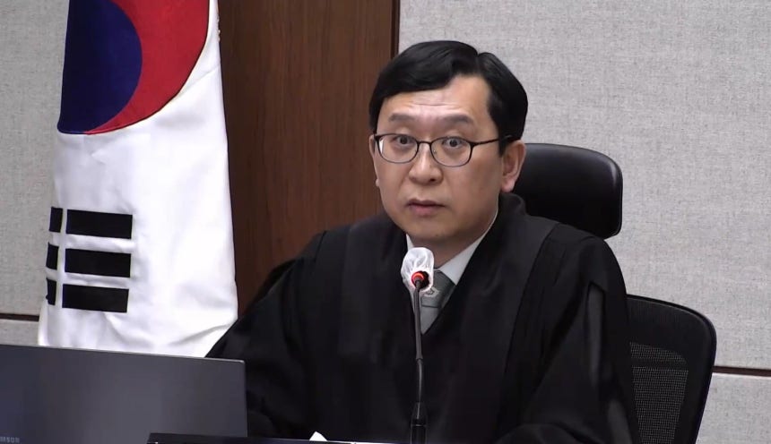 21일 서울중앙지법에서 열린 한덕수 전 국무총리의 내란 중요임무 종사 혐의 1심 선고 공판에서 이진관 부장판사가 발언하고 있다./서울중앙지법 제공