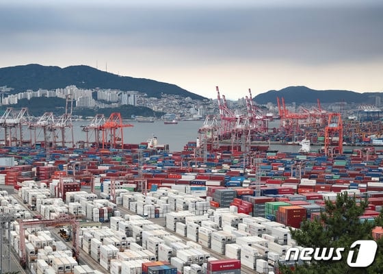 지난해 12월 기준으로 7개월 연속 계속된 수출 증가세가 20일 현재 이어지고 있다./뉴스1