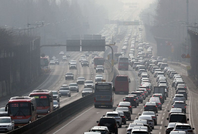 설 연휴 둘째 날 귀성길 정체 지속