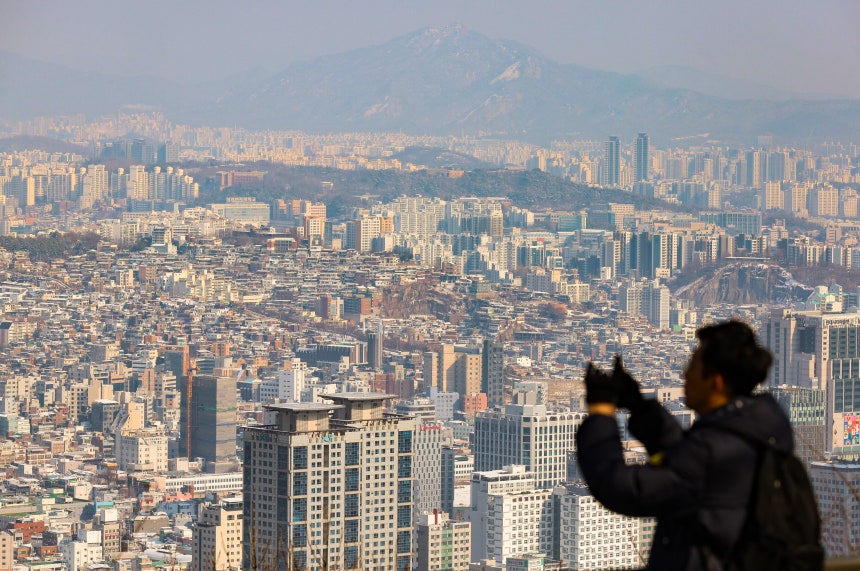 서울 남산에서 바라본 시내 아파트 모습./연합뉴스