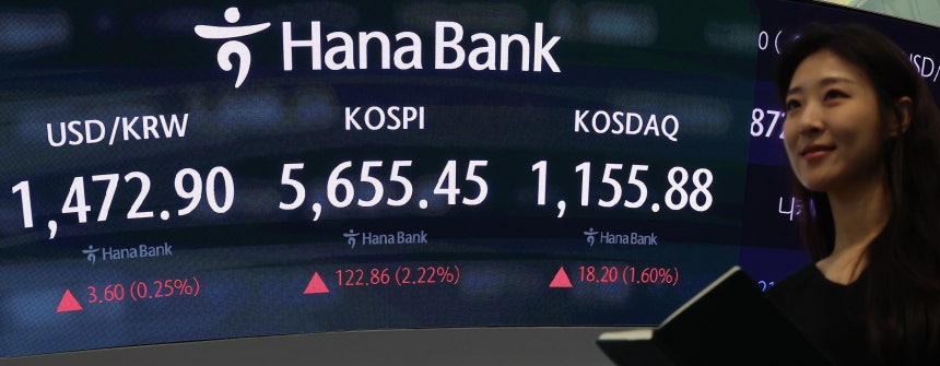 코스피 지수는 11일 장 초반 2% 넘게 오르며 5650대로 상승 출발했다./연합뉴스
