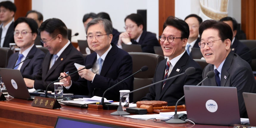 이재명 대통령이 24일 청와대에서 열린 국무회의에서 발언하고 있다./ 뉴스1