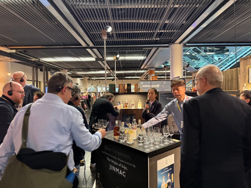 [2026 세계 주류 트렌드]③ 소주는 초록병뿐?...스토리·풍미로 세계 공략... - 뉴스 썸네일 이미지