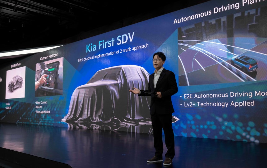 박민우 현대자동차·기아 AVP본부장(사장)이 9일 서울 중구 신라호텔에서 열린 2026 CEO 인베스터 데이에서 자율주행 전략에 대해 설명하고 있다./기아 제공