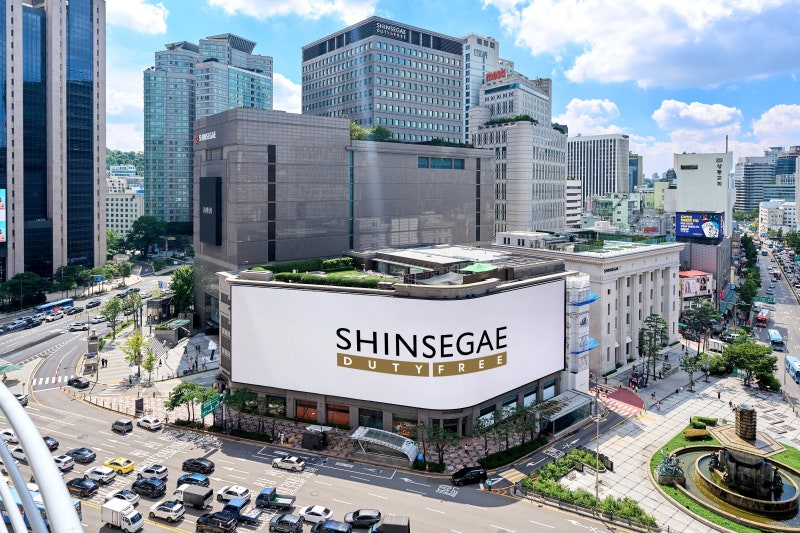 [비즈톡톡] 10주년 맞은 후발주자 신세계면세점... 확장 접고 수익성 승... - 뉴스 썸네일 이미지