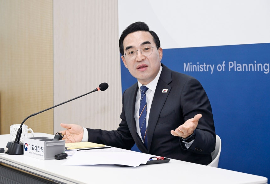 박홍근 기획예산처 장관이 21일 정부세종청사 중앙동에서 열린 기획예산처 출입 기자단 간담회에서 발언하고 있다. /기획예산처 제공