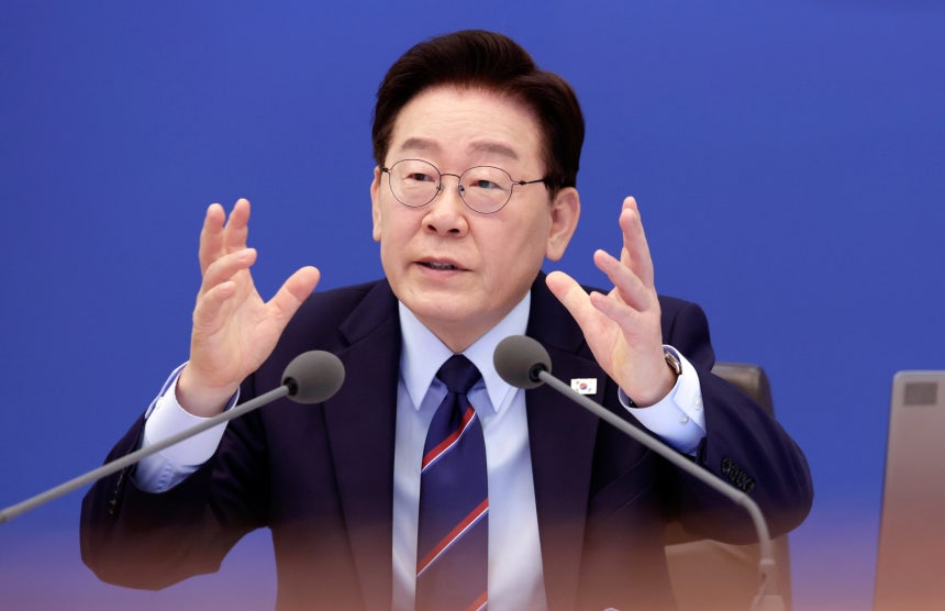 이재명 대통령이 12일 청와대에서 열린 비상경제점검회의 겸 국무회의에서 발언하고 있다. /뉴스1