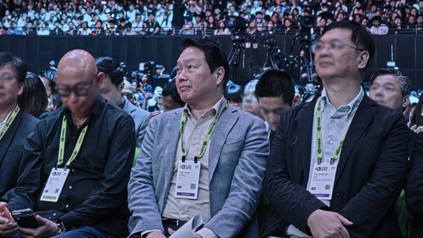 최태원 SK그룹 회장이 젠슨 황 기조연설에 참석했다./SK하이닉스 제공