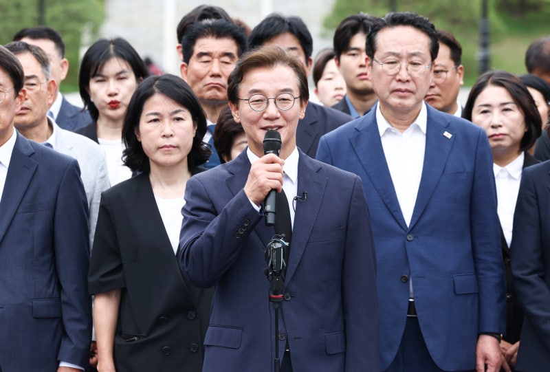 [당선인 <b>프로필</b>] 만덕동 소년에서 부산시장으로… <b>전재수</b> “해양수도 완...