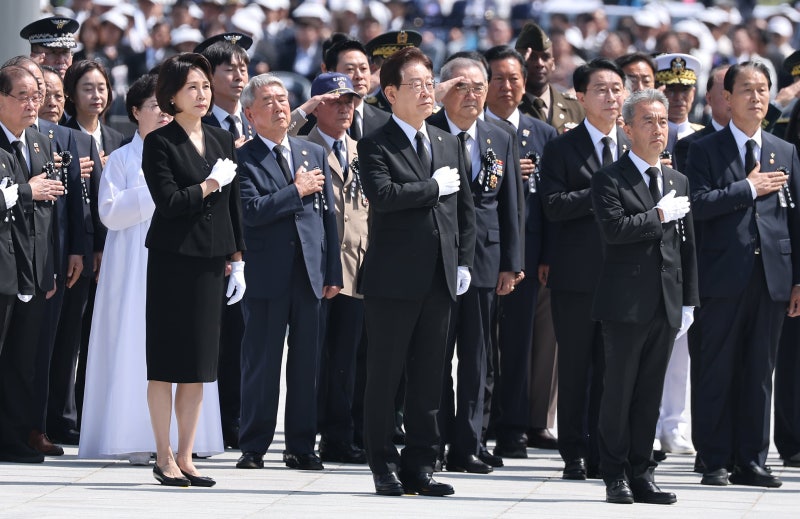李대통령, 현충일 추념식 참석…순국선열·호국영령 기려