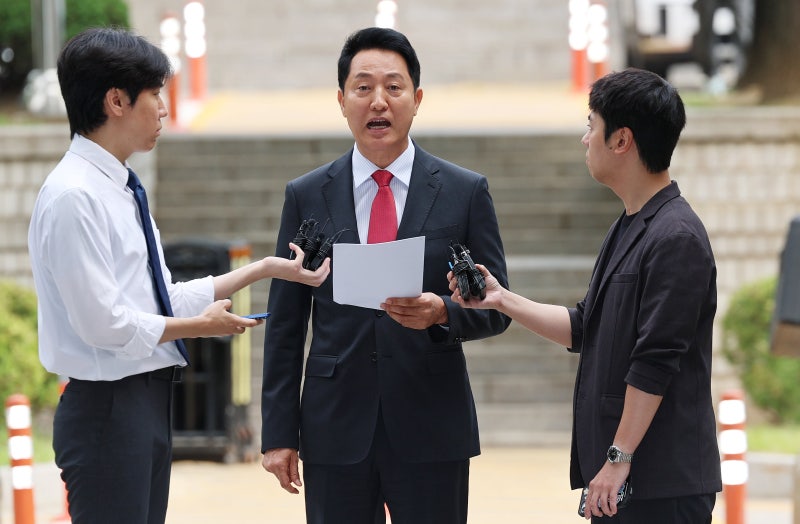 <b>오세훈</b>, ‘여론조사비 의혹’ <b>결심공판</b> 출석… “최악의 선거용 기소”