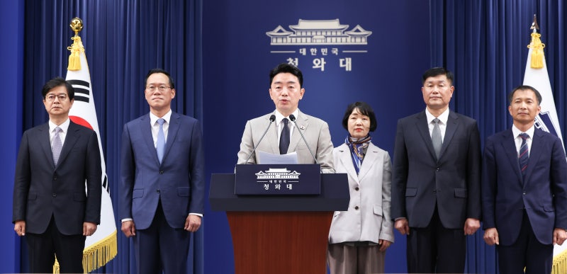 靑 민정<b>수석</b> 한찬식·<b>홍보수석</b> <b>성기홍</b>·사회<b>수석</b> 김경자