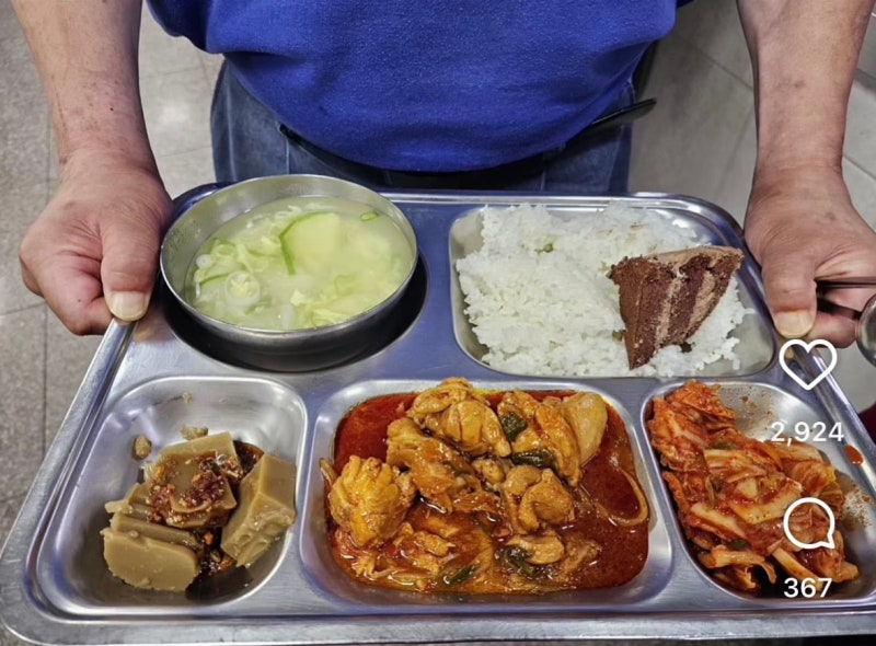 “밥 위에 왜 케이크 얹나” … 무료 급식소 운영 신부님에 악플 세례