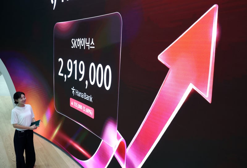 블룸버그 “SK하이닉스 ADR 상장 수수료율 0.5%… 2000억원 규모”