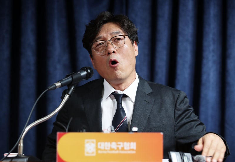 홍명보 이어 이임생도 해외로… 청문회 앞두고 캄보디아 프로팀 합류