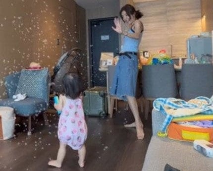 손담비, 여행 숙소서 딸과 비눗방울 놀이… 민폐 논란에 “제 부주의” 사과