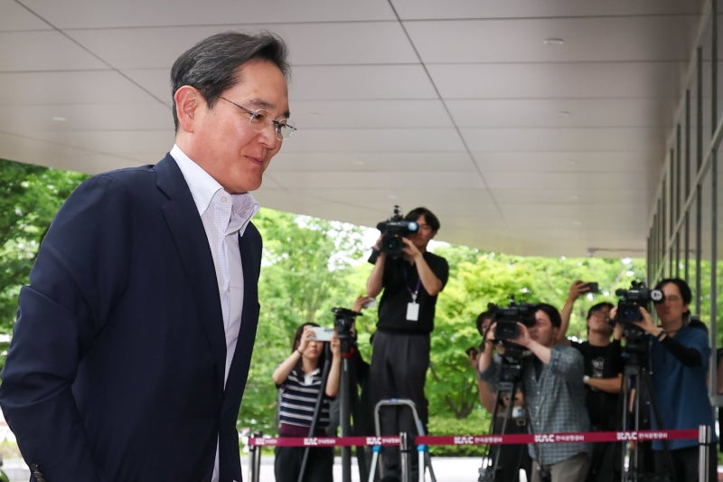 <b>이재용</b>, 美 <b>선밸리</b> 콘퍼런스 참석차 출국… 빅테크 CEO 연쇄 회동