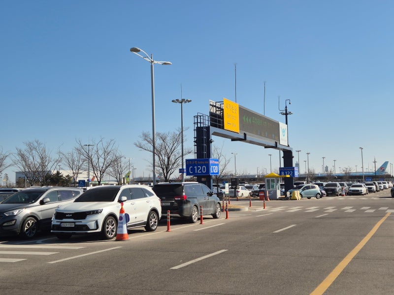 인천공항 주차장 정기권 개선안에 항공사 직원들 반발… “잘못은 인국공이, 불이익은 우리가?”