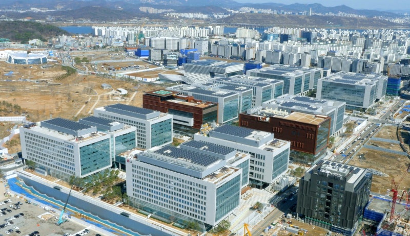 [특징주] LG그룹주, 엔비디아와 '피지컬 AI' 협력 재조명에 강세 - 뉴스 썸네일 이미지