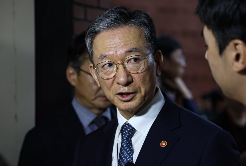정성호 “<b>형소법</b> 빛의 속도로 <b>개정</b>… 부작용 생기면 빨리 고쳐야"