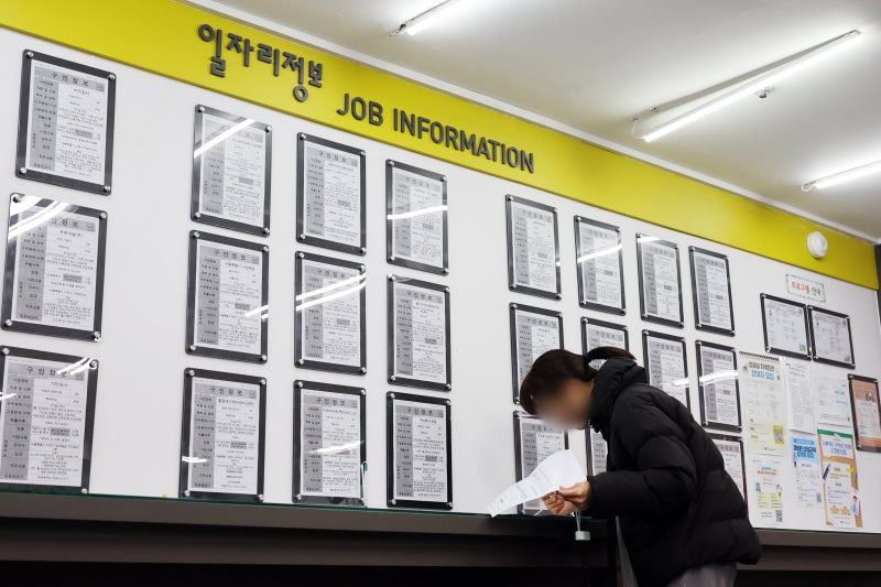 [속보] <b>7월</b> 청년 실업률 6.8%로 전년비 1.3%P 올라… 상승폭 코로나 이후...