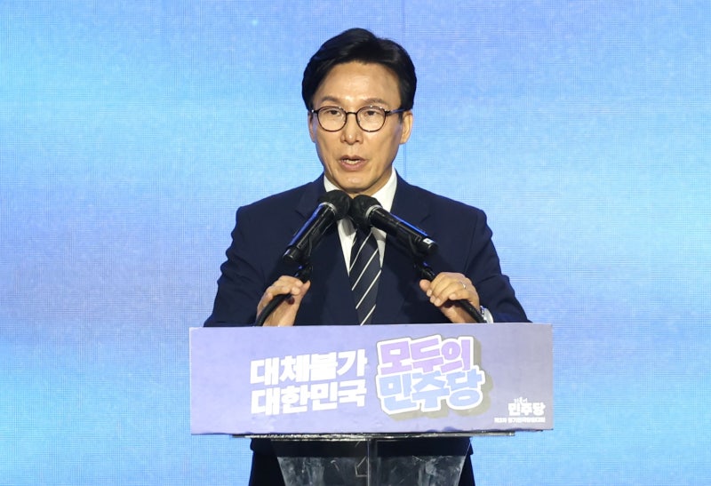 <b>김민석</b>, 당 대표 첫 행보로 집중<b>호우 피해</b> <b>거제</b> 찾아