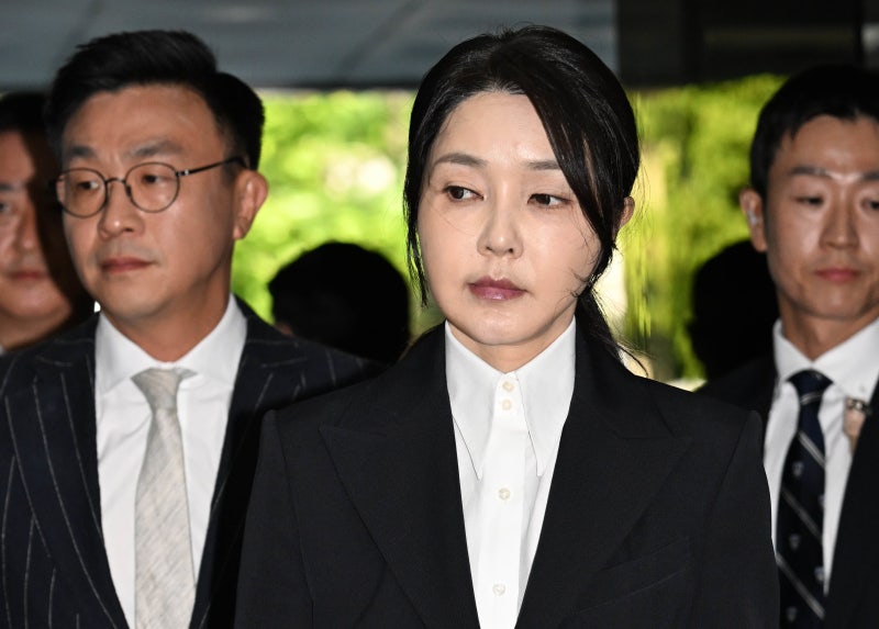종합특검, ‘<b>관저 이전</b> 의혹’ 김건희·윤한홍 <b>기소</b>