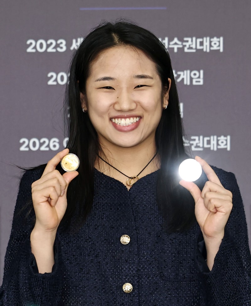 ‘배드민턴 여제’ <b>안세영</b>, <b>세계선수권 우승</b>… 3년 만에 정상 탈환
