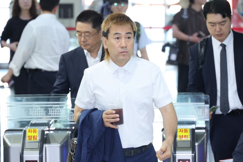 <b>김병지</b>, <b>박문성 저격</b> “축협 법카로 식사·술자리 참여한 적 없나"