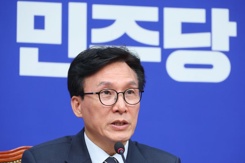 <b>김민석</b>, <b>메가텐</b> 구성 발표…10월에 방미 추진