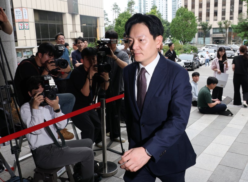 ‘증인 선서 거부’ <b>박상용 검사</b>, 경찰 <b>출석</b>… “엉터리 고발”