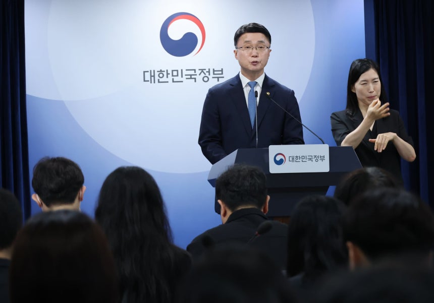 류제명 과학기술정보통신부 2차관이 지난 18일 서울 종로구 정부서울청사에서 독자 AI파운데이션모델 프로젝트 2차 단계평가 결과 브리핑을 하고 있다./연합뉴스