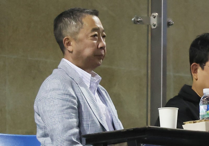 <b>박정원</b> 두산 회장 <b>네팔</b>로 출국… 실종 <b>직원</b> 수색·<b>구조</b> 지원