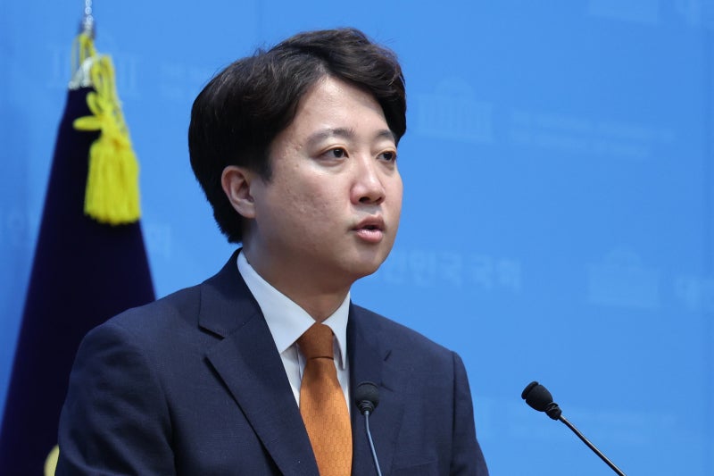 與 “‘<b>이준석 민주당 합당설</b>’ 사실 아냐”