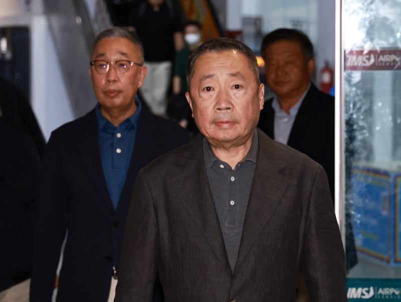 <b>박정원</b> 두산 회장, <b>네팔 도착</b>…수색 현장 직접 지원