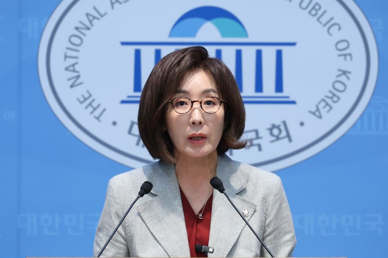 野<b>나경원</b>, ‘<b>용혜인방지법</b>’ 발의… “위성정당 꼼수로 혈세 챙겨”