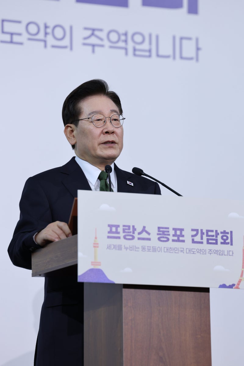 李 대통령 “제 <b>임기</b>는 헌법상 명확하게 <b>제한</b>돼 있어”