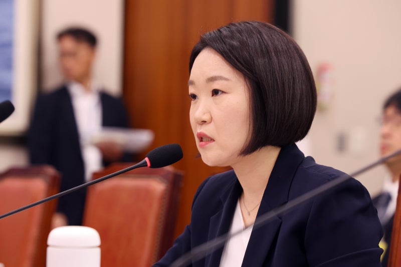 <b>이소영</b> 후보자 ‘기후환경 활동’ 놓고…“中企 규제 강화 우려”