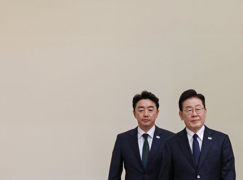 [정치 인사이드] <b>강훈식</b> 사의로 번진 인사 파동…“與 파워게임 양상”